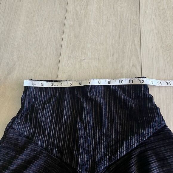 Free People Black Velvet Ribbed High Waisted Flowy Mini Skirt  size xs - Picture 3 of 9